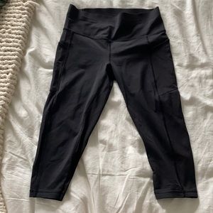 Lululemon Capri black leggings with pockets